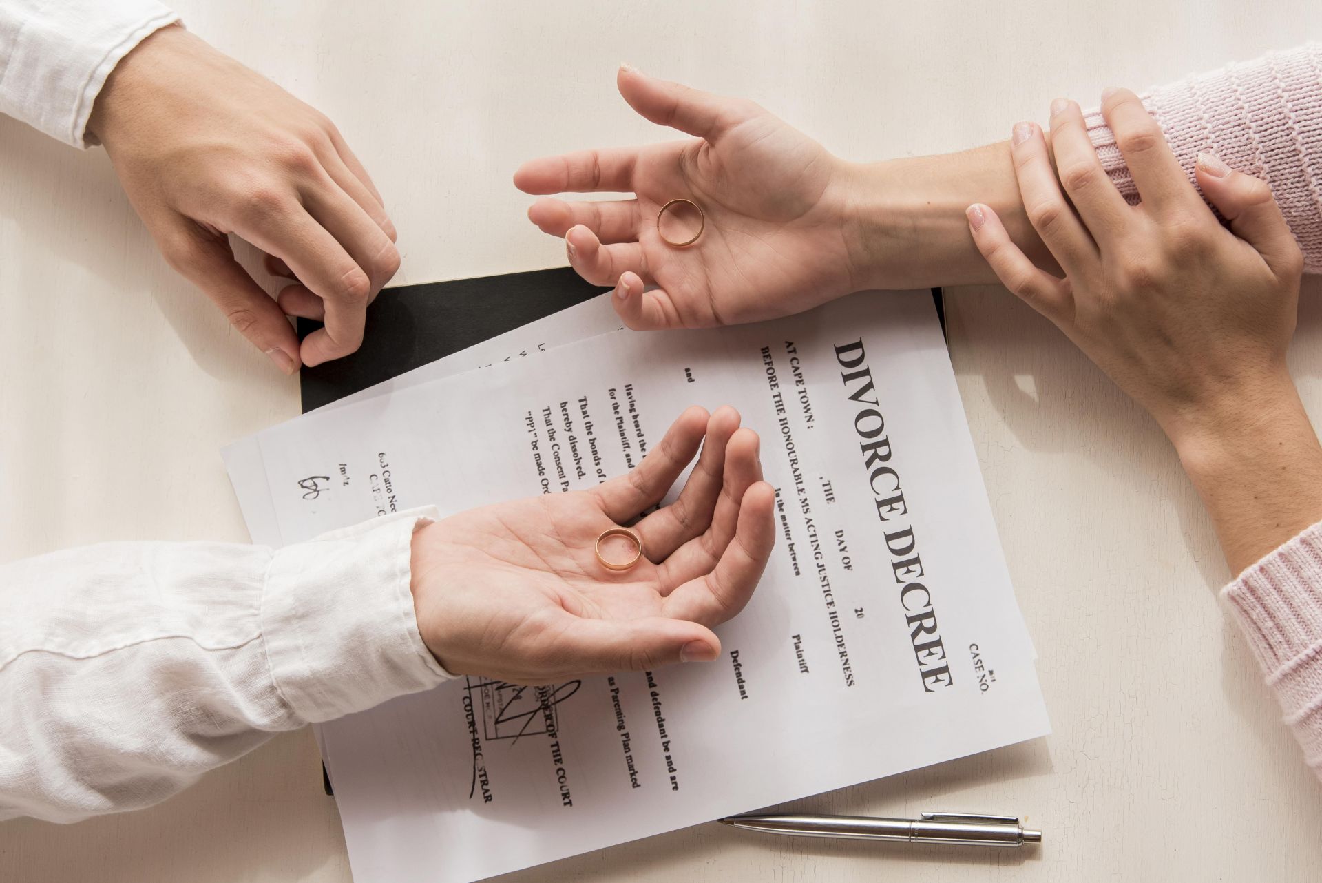 離婚律師費用：如何找到合適的費用結構和律師